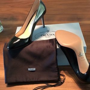 Black Prada pumps NWT!